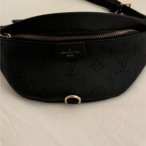 Louis Vuitton Fanny pack or sling